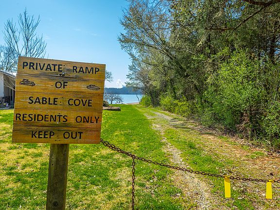 3rd image of 266 Lenore Ln