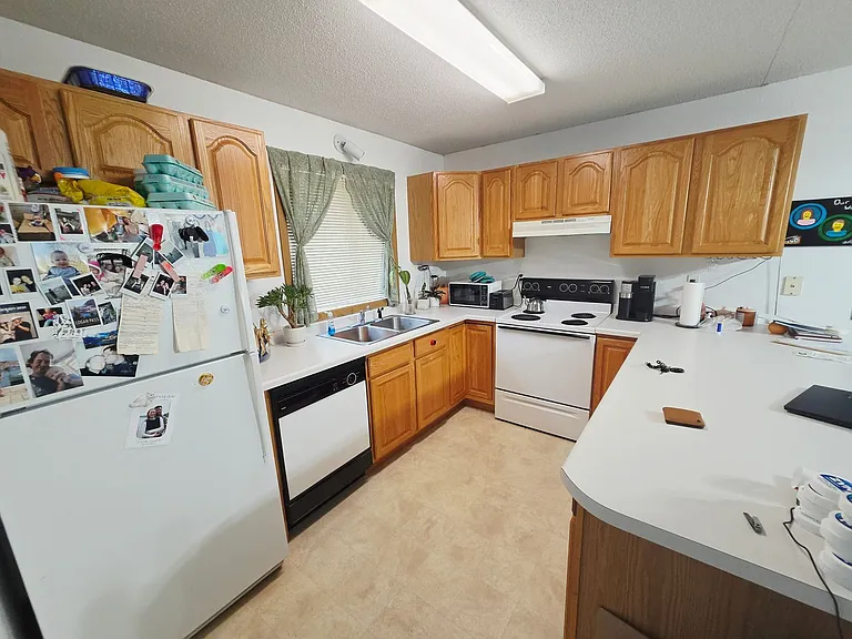 1909 Kyle Ln NW — Photo 1