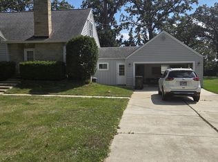 9525 W Oak Pl, Des Plaines, IL