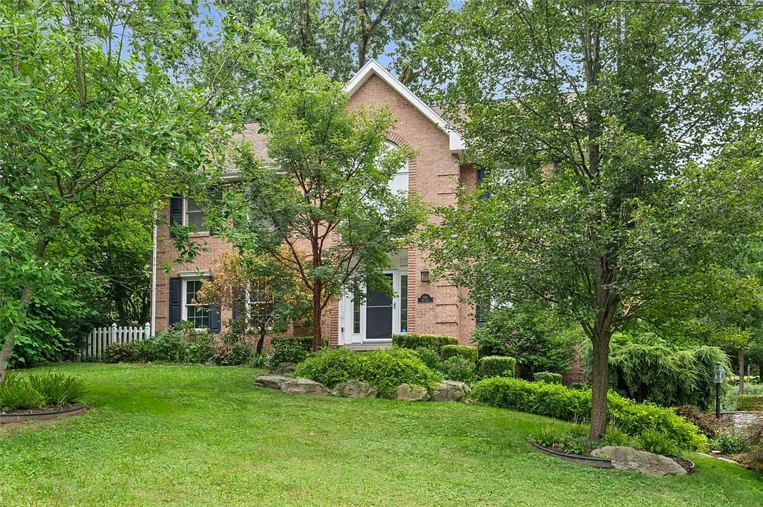 101 The Oaks photo 1