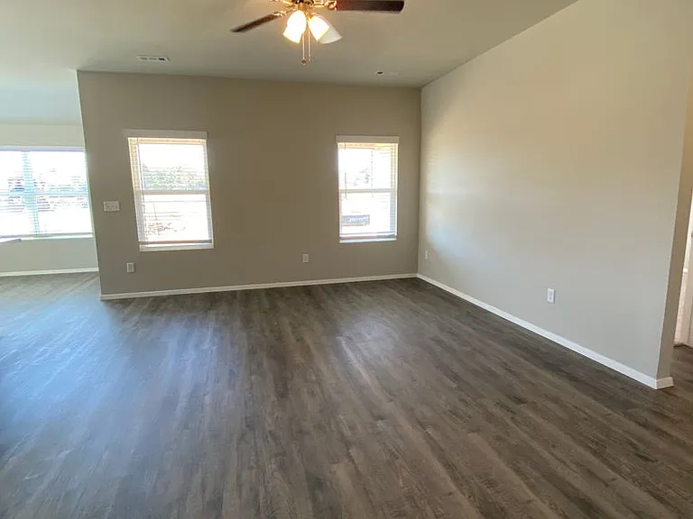 8104 Dogwood Dr — Photo 7