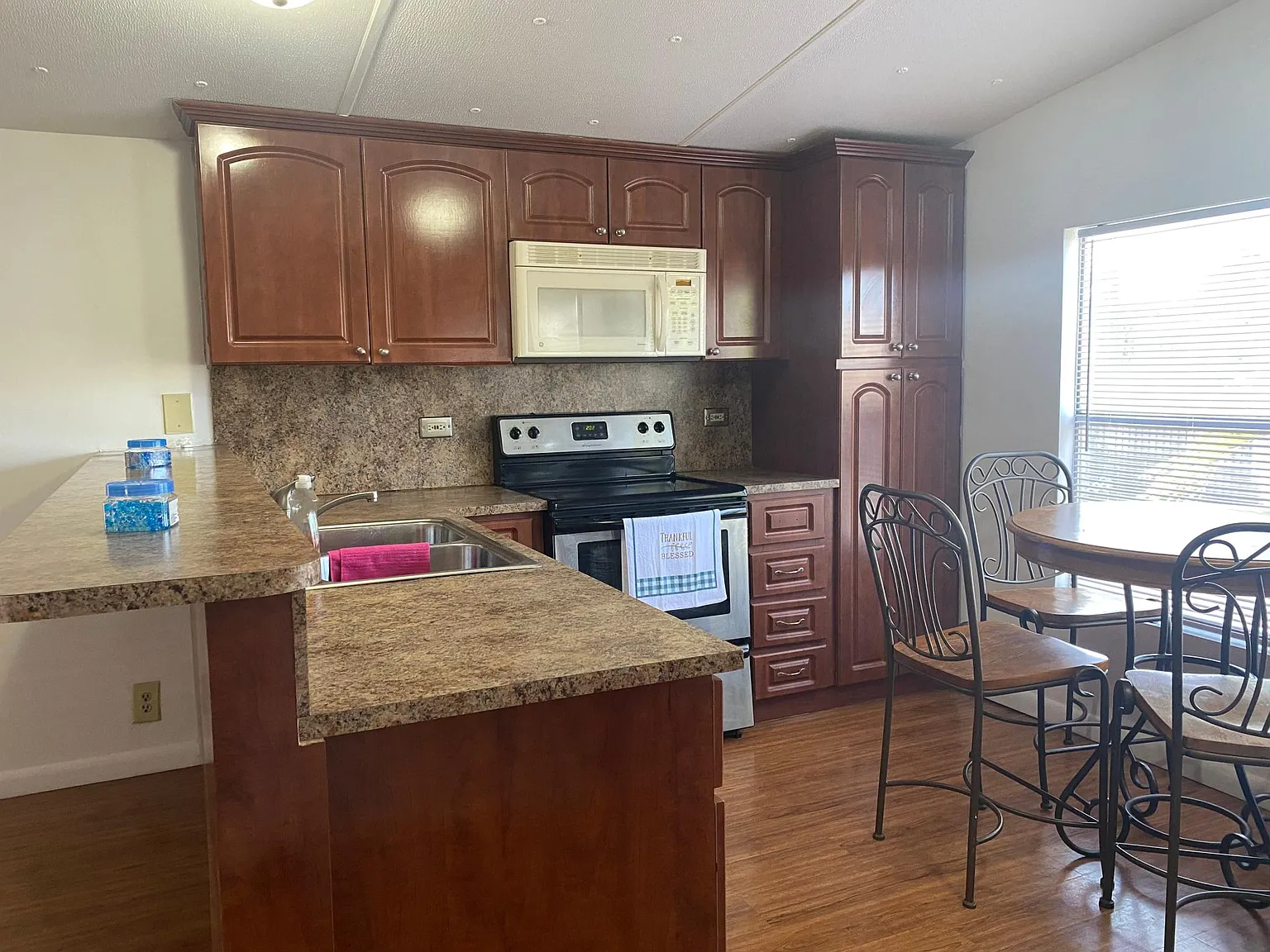 4 bed, 1217 sqft, $2,800 — Photo 2