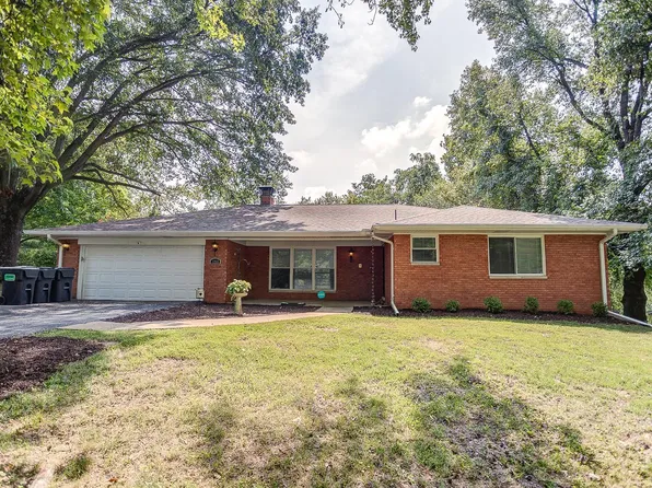 1255 Pin Oak Ln, Caseyville, IL 62232