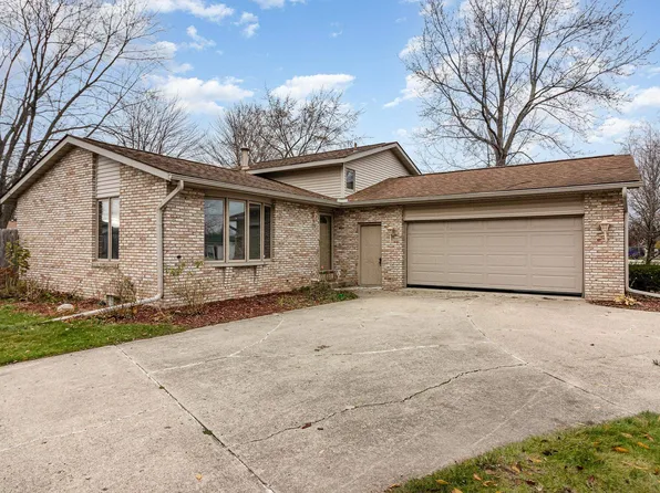 320 Roberts St, Auburn, MI 48611