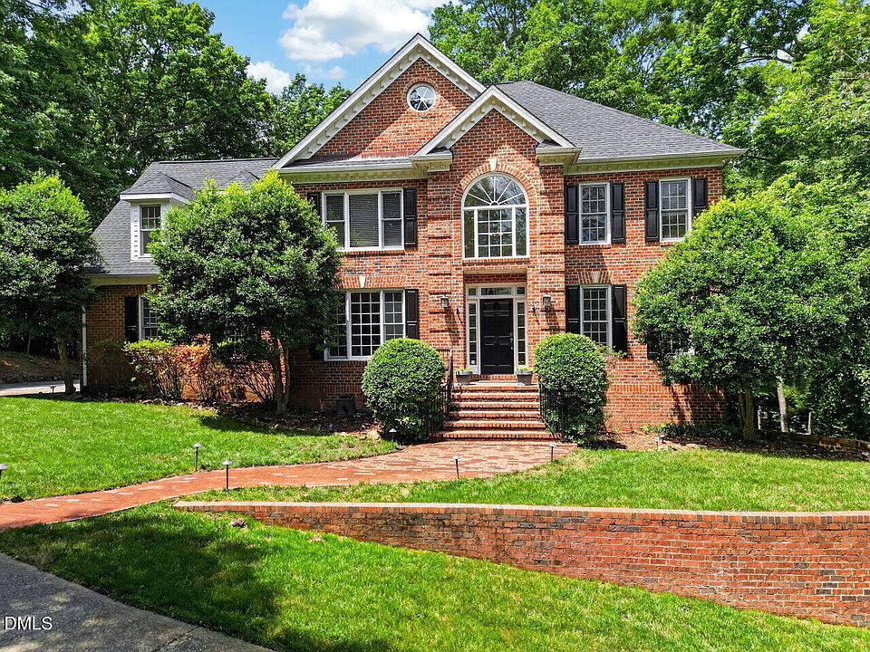 1st image of 304 Rhododendron Dr