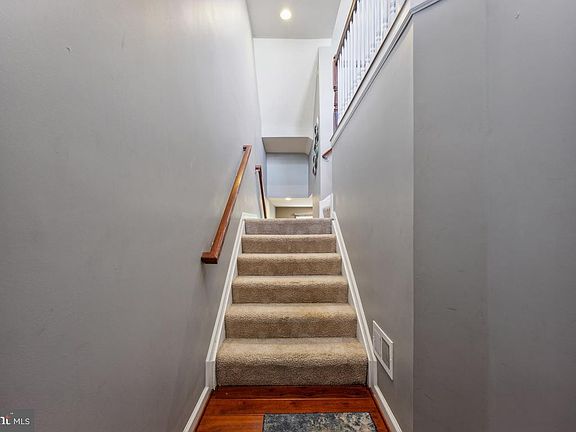 3rd image of 7005 Dannfield Ct