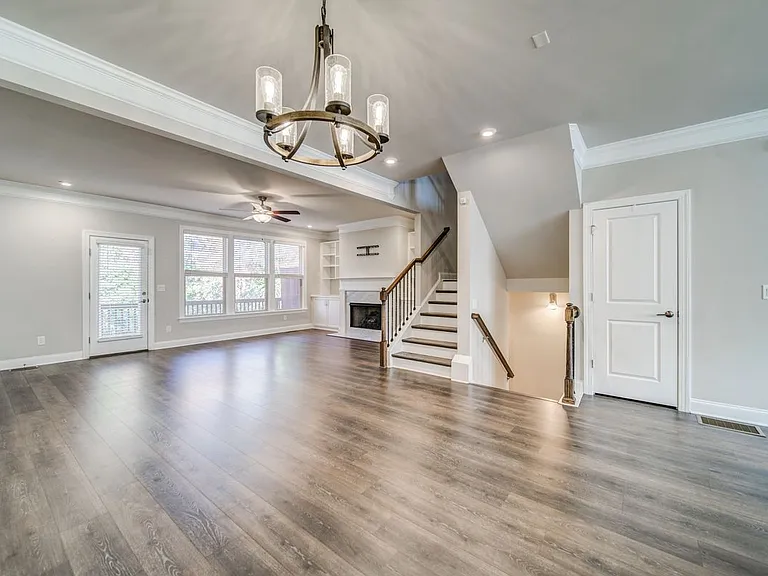 1363 Harris Way S — Photo 32