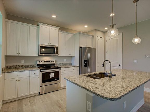 4th image of 165 Antilla Dr