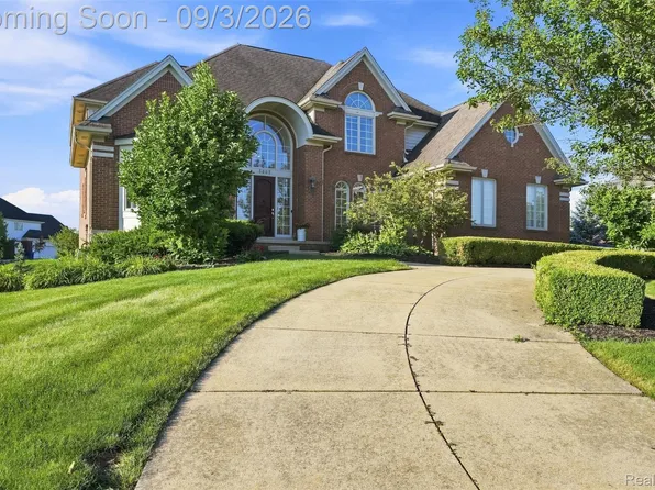 3603 N Century Oak Cir, Oakland, MI 48363