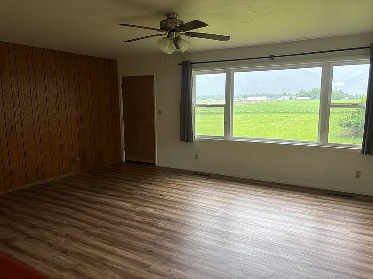 194 Van Sant Rd — Photo 3
