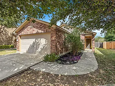 3 bed, 1356 sqft, $1,800 — Photo 2
