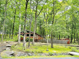 202 Washington Dr, Hawley, PA