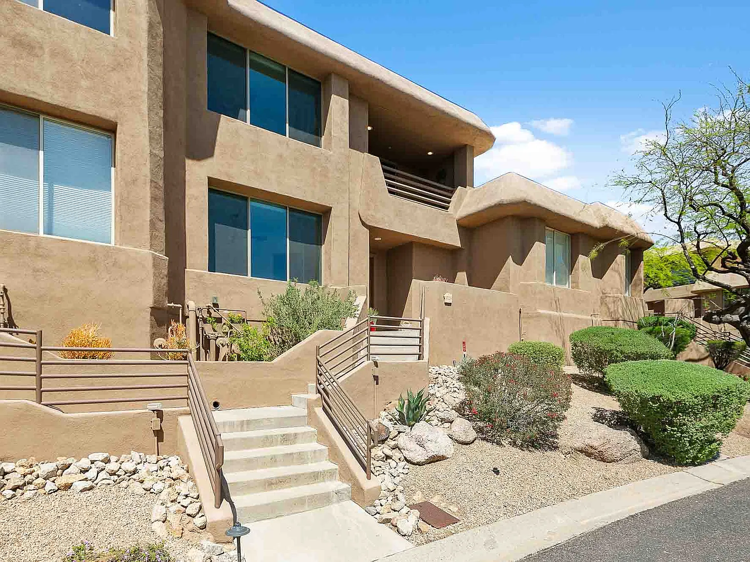 3 bed, 3017 sqft, $6,000 — Photo 4