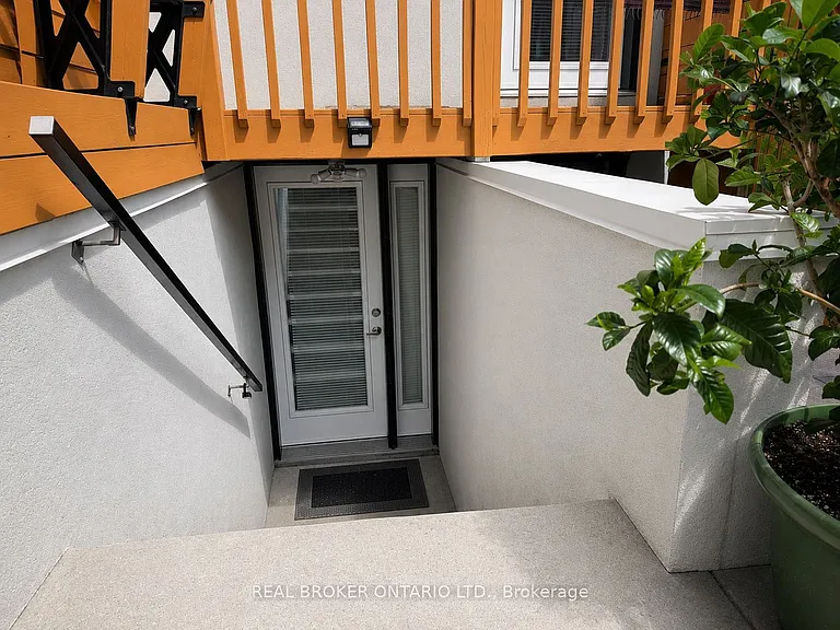 334 Monarch Park Ave #BASEMENT — Photo 12