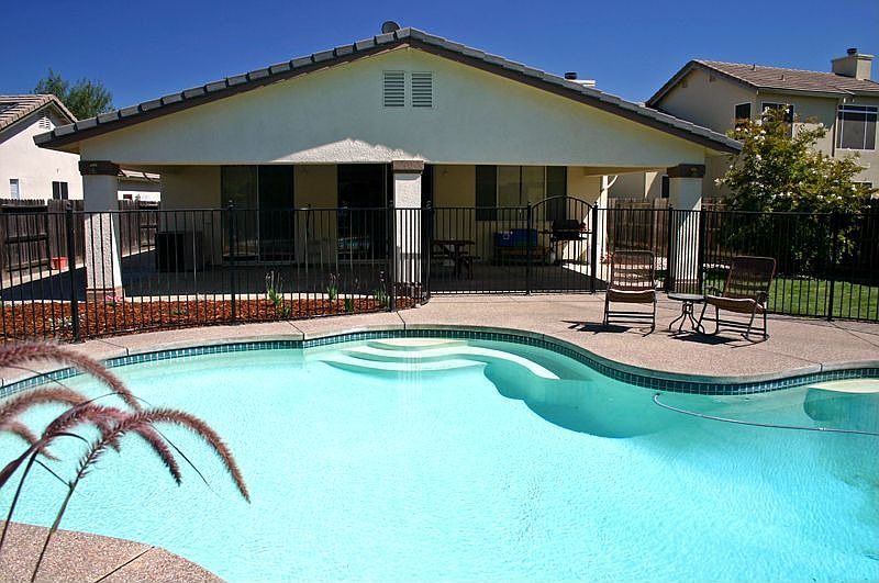 Gorgeous pool!