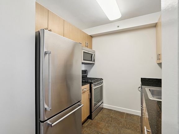 5th image of 561 10th Ave APT 10F