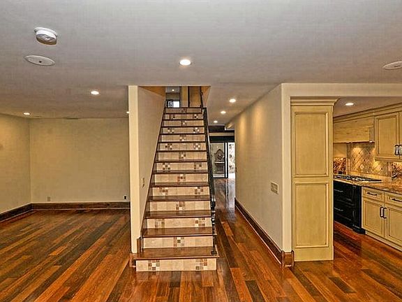 4th image of 407 N Interlachen Ave #407