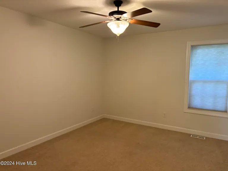 7 Moore Dr — Photo 8