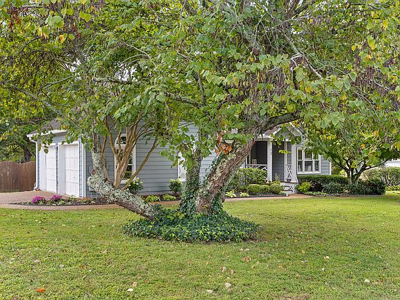 4th image of 12 Briarwood Dr