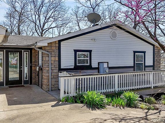 2nd image of 4645 Harbor Heights Ln