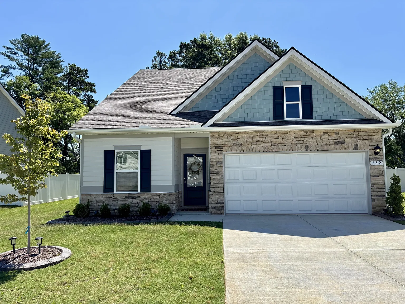 3 bed, 2.5 bath, 2163 sqft, $2,600 — Photo 1