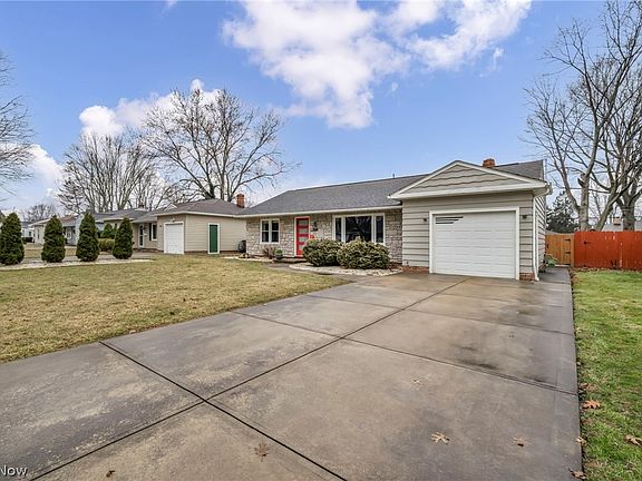 3rd image of 7048 Oakwood Rd