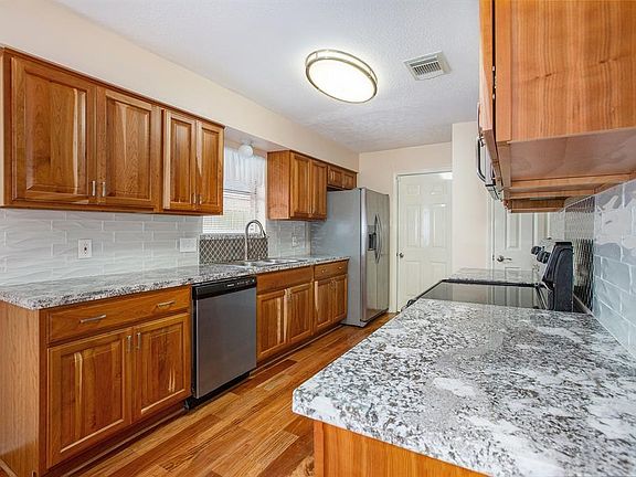 5th image of 5022 Pine Cliff Dr