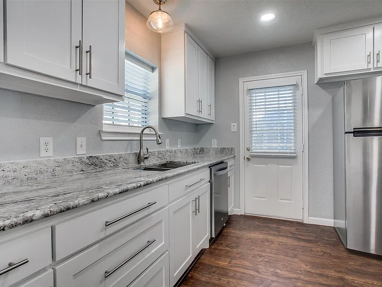 7619 Morton St — Photo 10