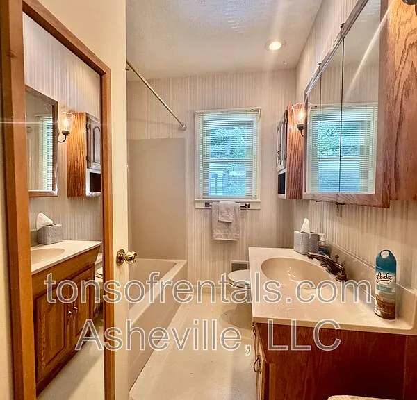 900 Hebron Rd — Photo 17