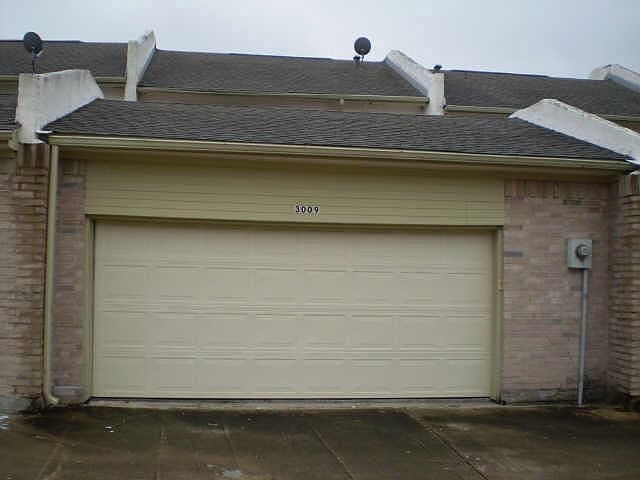 1st image of 3009 Creekview Dr