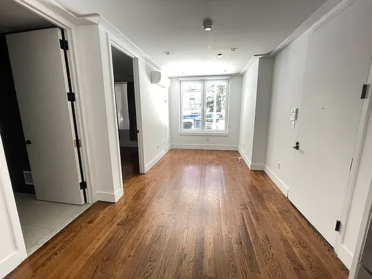 Rented by Tapiro Realty | media 7