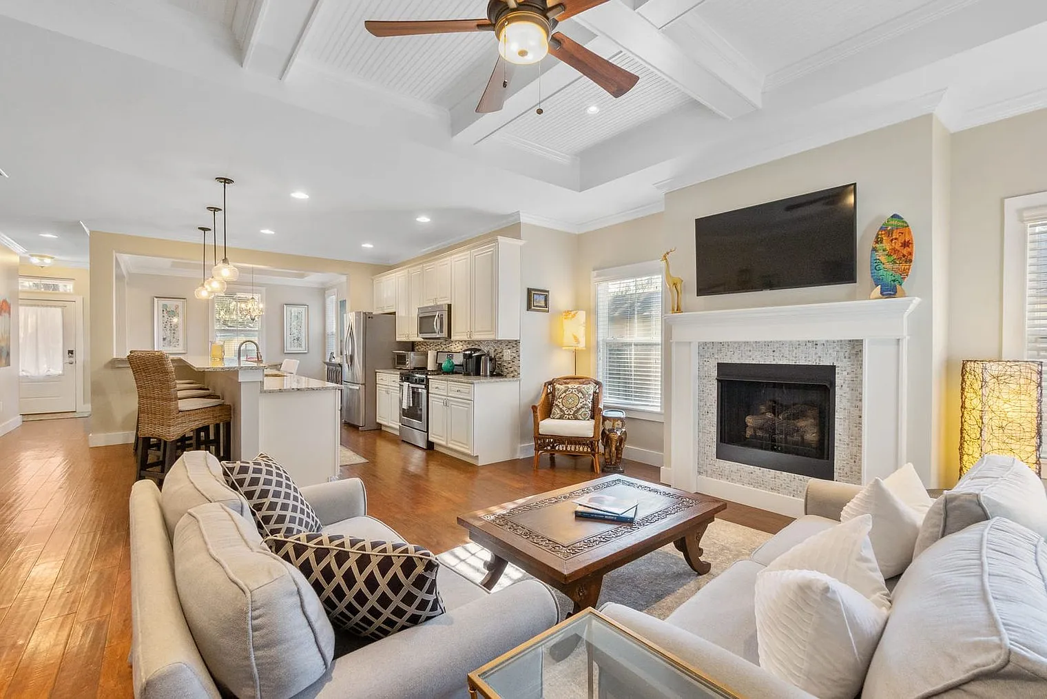 3 bed, 2.0 bath, 1700 sqft, $3,530 — Photo 1