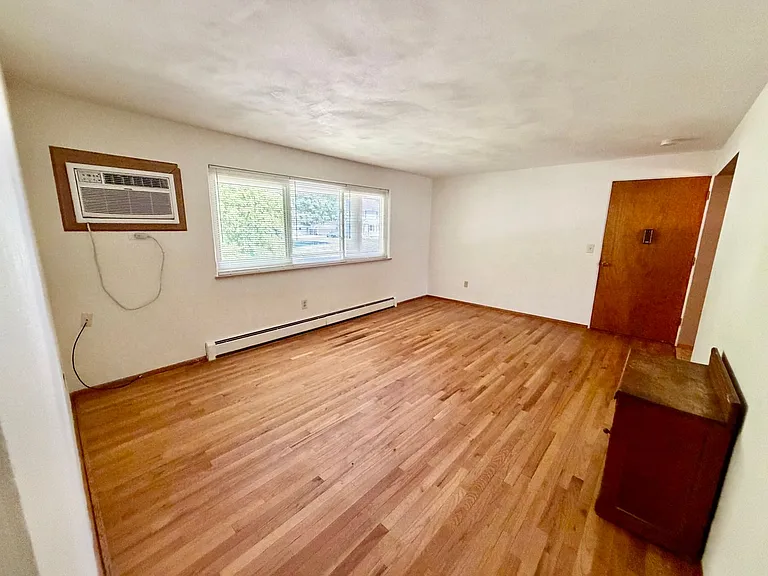301 N. Main — Photo 5