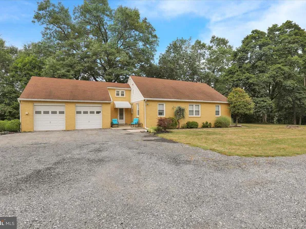 61 Weaver Ln, Mohnton, PA 19540