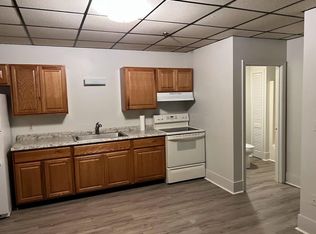 96 2nd St #16, Auburn, ME 04210
