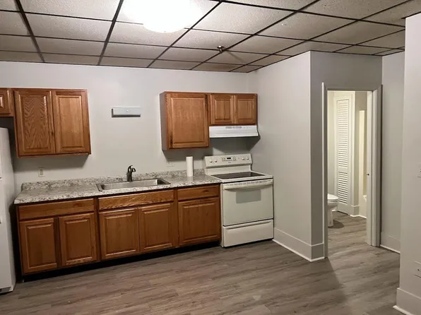 96 2nd St #16, Auburn, ME 04210