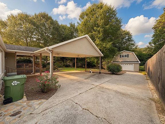 Driveway/Carport