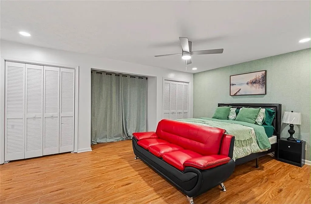 6 bed, 4.0 bath, 2570 sqft, $3,700 — Photo 1