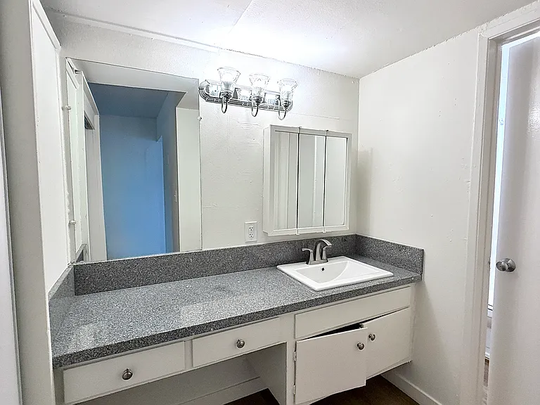 Runnymede St — Photo 12