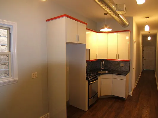 Rented by Evergreen Apartments BK | media 30