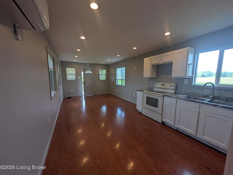 2604 E Buckeye Ln — Photo 5