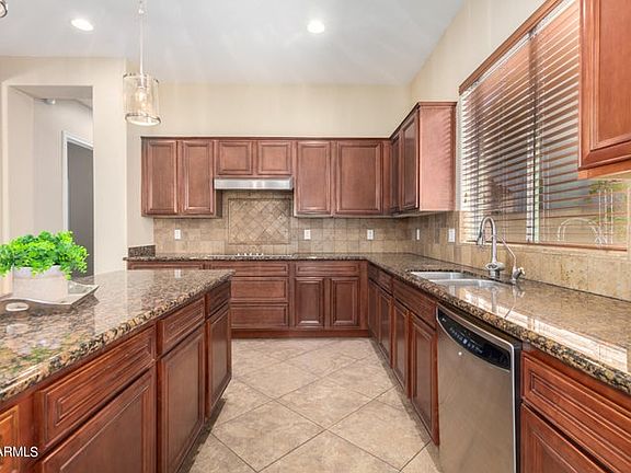 5th image of 260 W New Dawn Dr