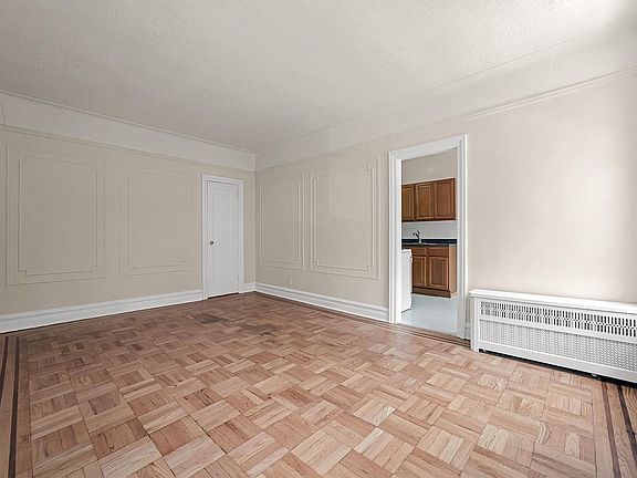 4th image of 155-17 Sanford Ave #2