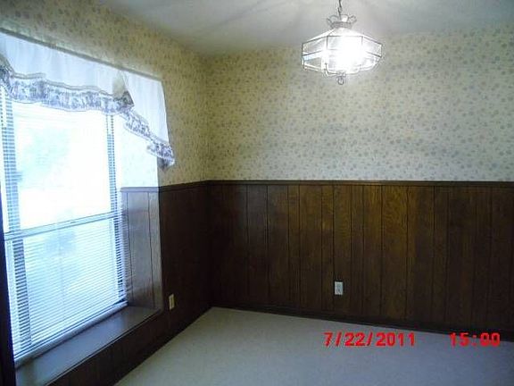 3rd image of 3410 White Oak Dr