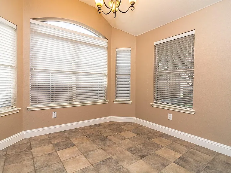 5512 Glenview Ln — Photo 7