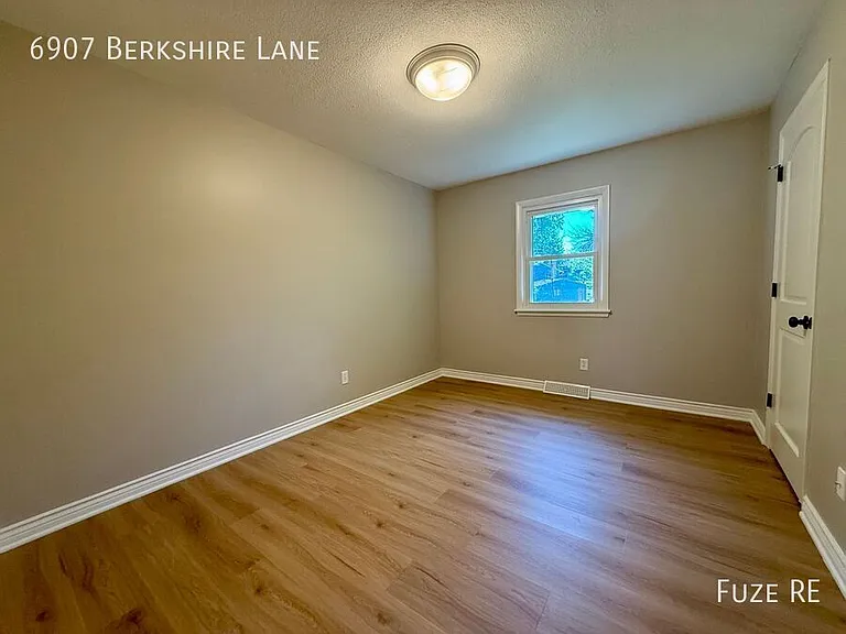 6907 Berkshire Ln — Photo 18