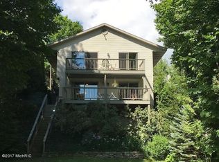 6740 W Lake Dr, Fremont, MI 49412