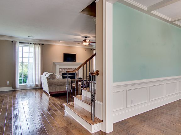 4th image of 210 Sunbury Dr