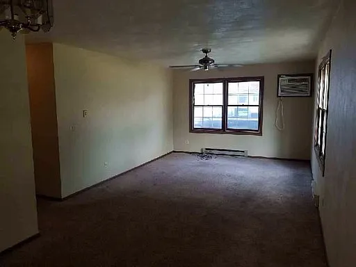 501 W Grand Ave — Photo 8