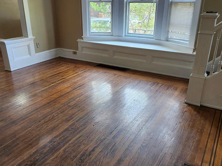 1427 Lincoln Ave — Photo 2